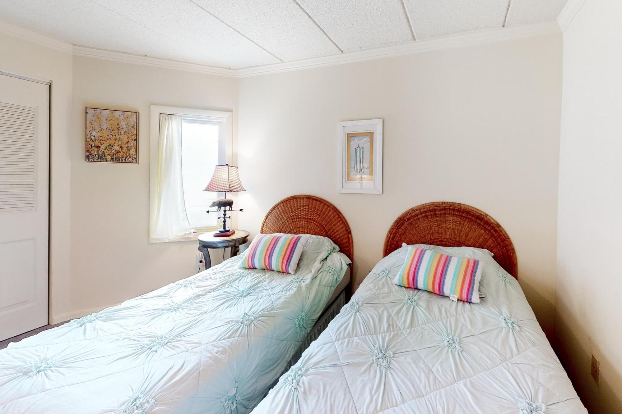 Waikiki Condos Ocean City Room photo