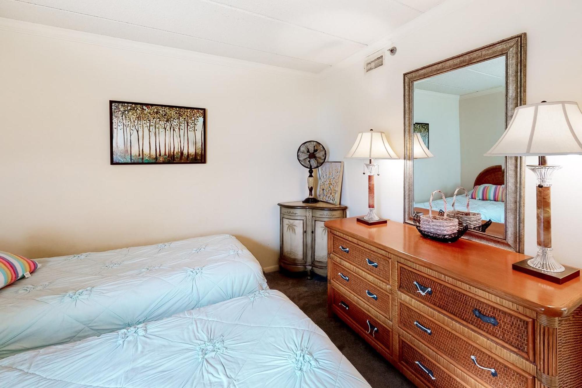 Waikiki Condos Ocean City Room photo