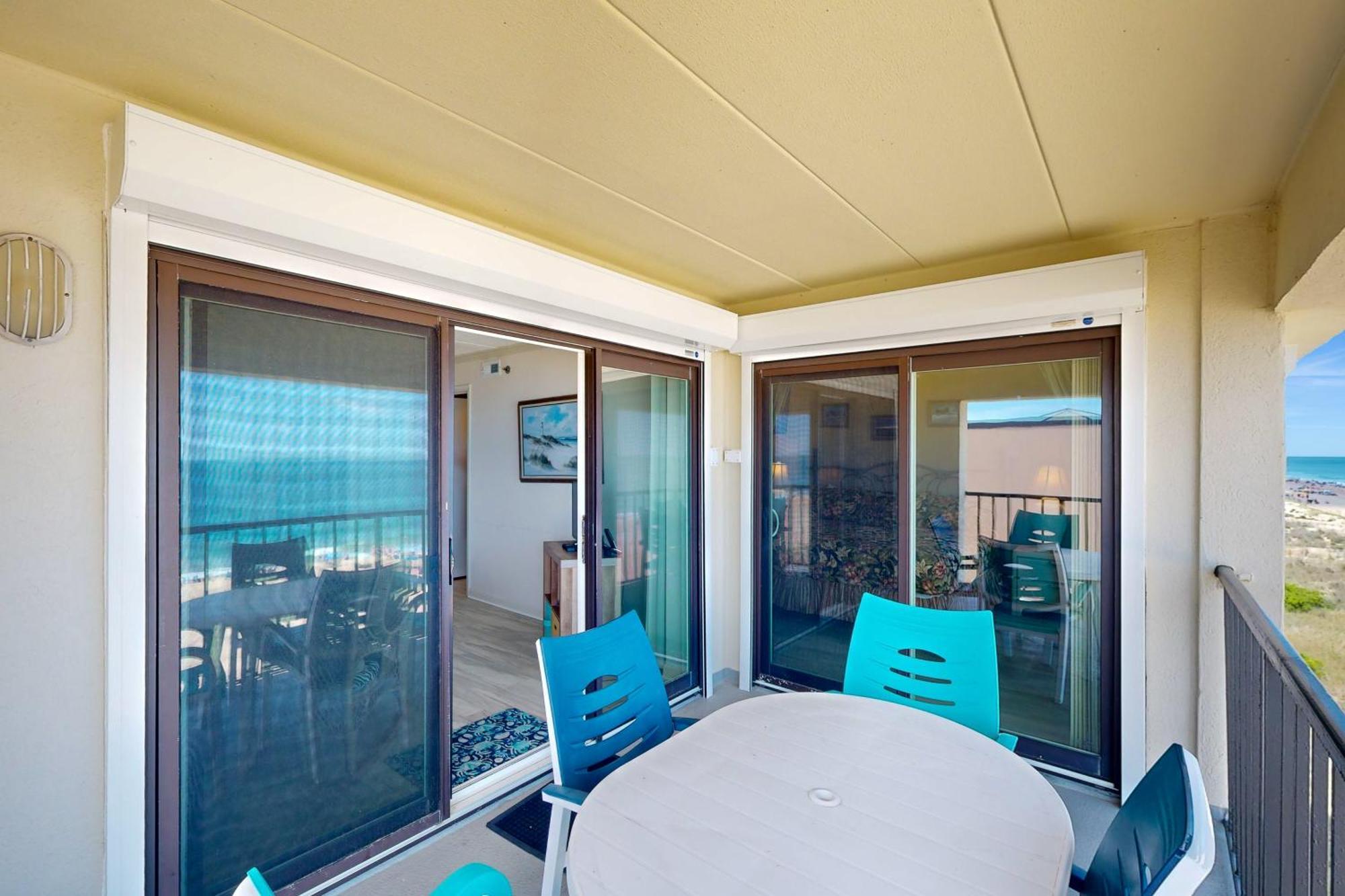Waikiki Condos Ocean City Room photo