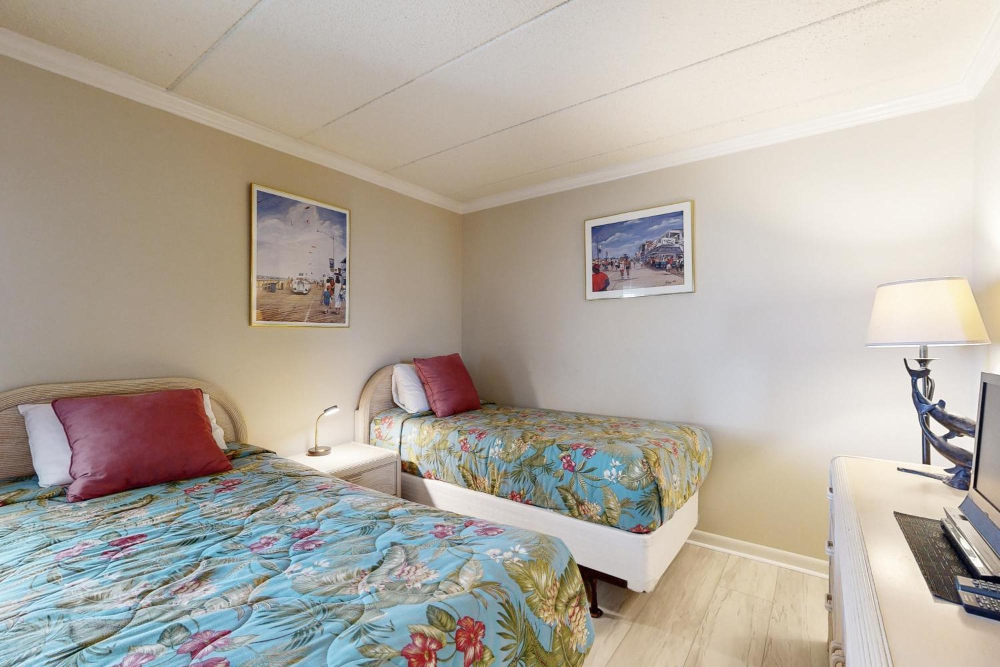 Waikiki Condos Ocean City Room photo