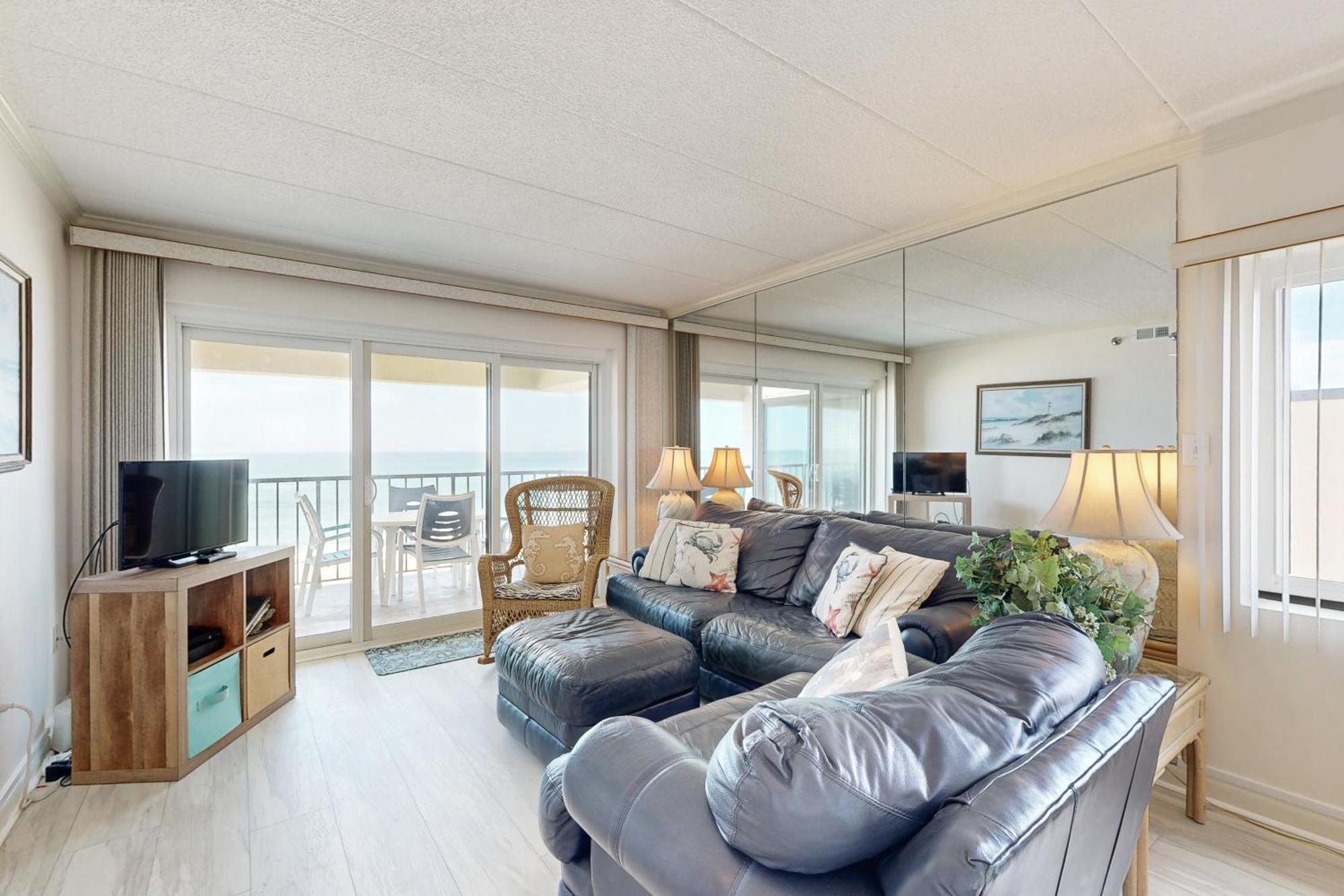 Waikiki Condos Ocean City Room photo